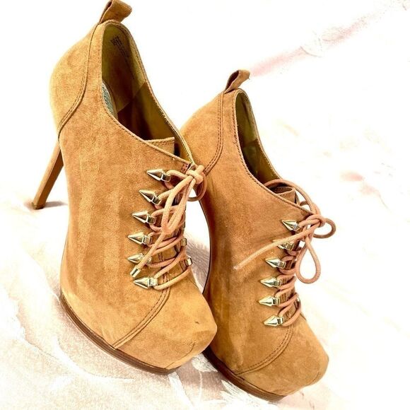 TAN SUEDE TIE UP ANKLE BOOTIES 5.5” HEEL SIZE 8.5 - Picture 2 of 6